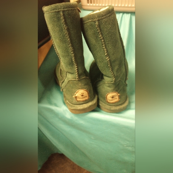 Bearpaw Size 6 Green Mukluks - Picture 2 of 4